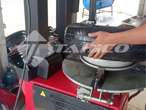 Máy ra vào lốp cho tiệm thay vỏ SK900