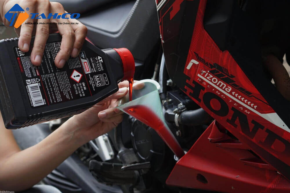 [Giải Đáp] Thắc Mắc Xe Tay Ga Bao Lâu Thay Nhớt 1 Lần