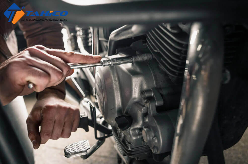 Nguyên Nhân Xe Bị Nóng Máy Có Mùi Khét | Cách Khắc Phục 