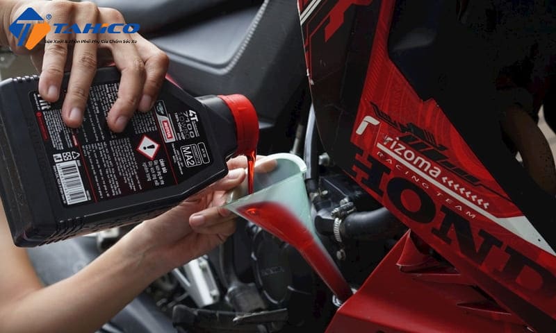 Thay Nhớt Xe Máy Bao Nhiêu Tiền | Bảng Giá Mới Nhất 