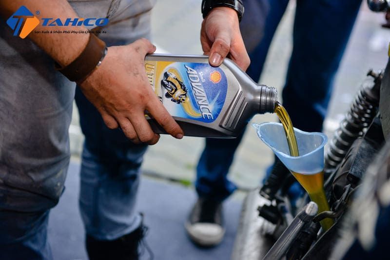 Xe Máy Bao Lâu Thay Nhớt 1 Lần | Hướng Dẫn Chi Tiết Và Lưu Ý